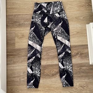 Black and white lululemon pants